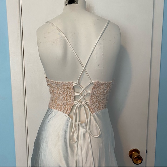 One & Only Collective Bridal Dress - Versatile Elegance - Picture 7 of 8